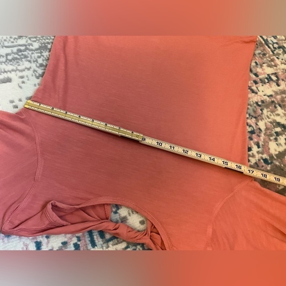 All In Motion Yoga Top Long Sleeve Peekaboo Back Coral Color Medium - Picture 4 of 8